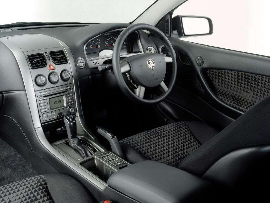  Holden Commodore S 2002 года  (фото 2 из 8)